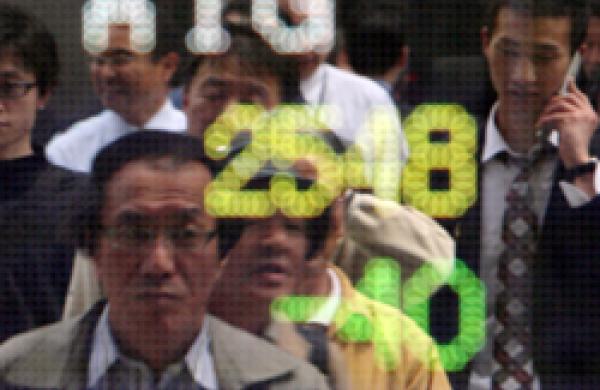 Japan Stocks Fall On U.S. Economy, Oil Prices
