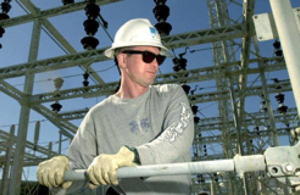 330x160-electric-worker.jpg