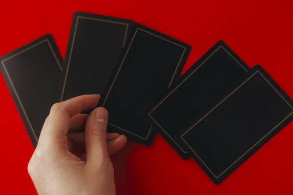revealing a card hand