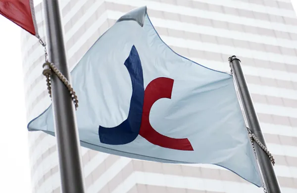 The flag of the Hong Kong Exchanges (Xaume Olleros/Bloomberg) 