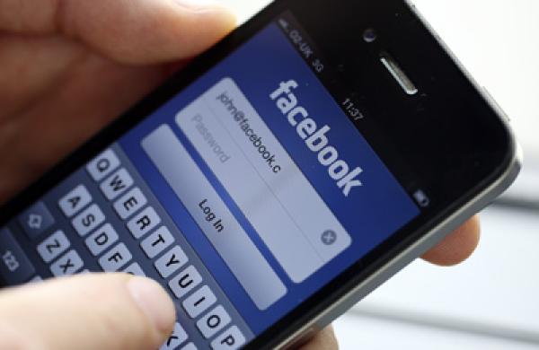 Facebook And Other Apps For iPhone And HTC Mobile Handsets