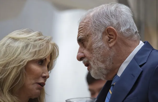 Carl Icahn, right, and Gail Golden. (Victor J. Blue/Bloomberg)