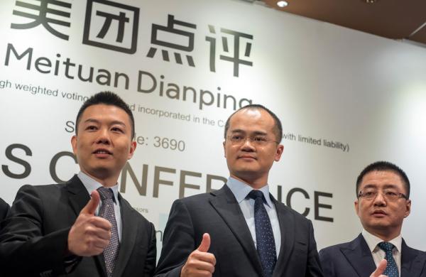 Chen Shaohui, chief financial officer and senior vice president of Meituan Dianping, left, Wang Xing, co-founder and chief executive officer of Meituan Dianping, and Wang Huiwen, senior vice president of Meituan Dianping. (Paul Yeung/Bloomberg)