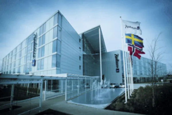 radisson-stansted-exterior.gif