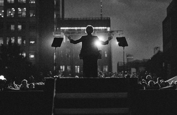 Elizabeth Warren speaks during a campaign event. (Jeenah Moon/Bloomberg)