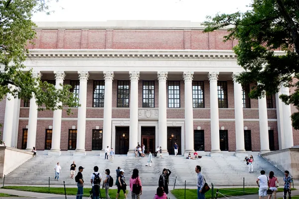 Harry Elkins Widener library, Harvard University (Kelvin Ma/Bloomberg) 