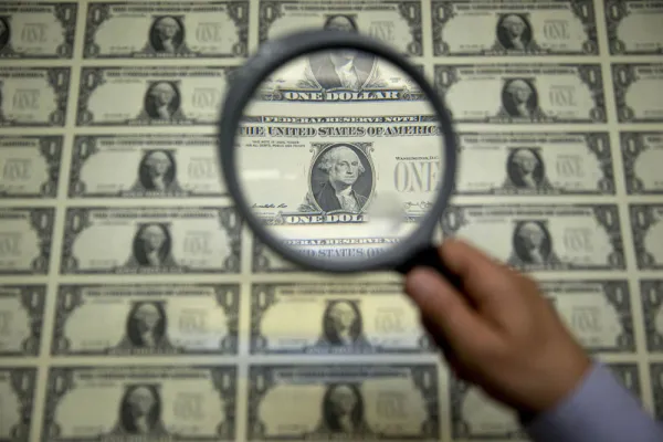 (Andrew Harrer/Bloomberg)
