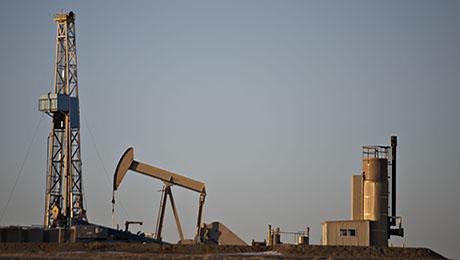 No Bust Seen As Dakota Oil Firms Keep Staff Amid Price Drop