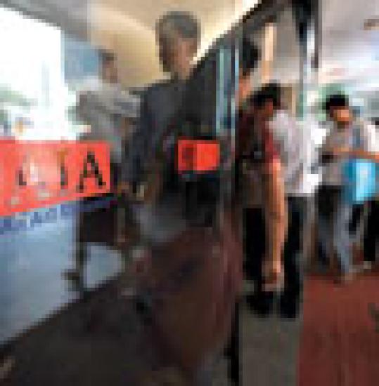 100x102opening-aig.jpg