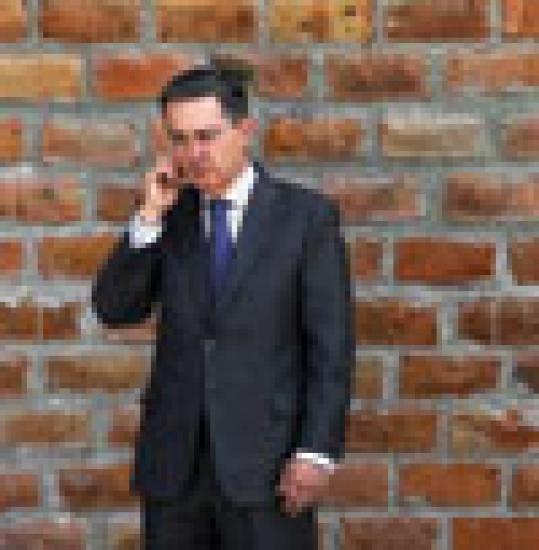 100x102uribealvaro-rev.jpg