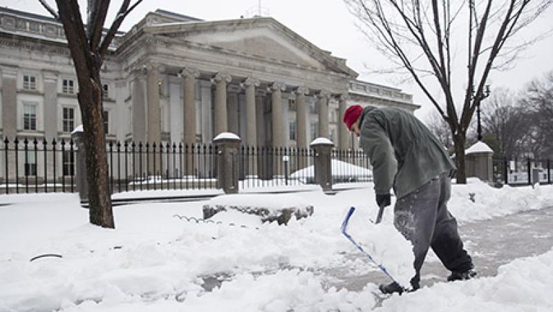 DC Offices Closed as Winter Storm Approaches After Icing South DC Offices Closed as Winter Storm Approaches After Icing South