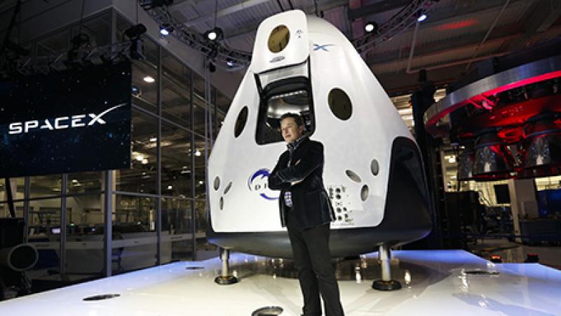 SpaceX CEO Elon Musk Unveils The Dragon V2 Space Taxi SpaceX CEO Elon Musk Unveils The Dragon V2 Space Taxi