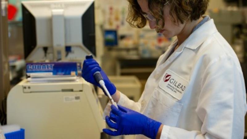 2016-03-vitaliy-katsenelson-gilead-sciences-lab-worker-large.jpg