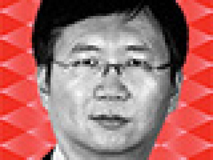 2016-05-tom-johnson-all-asia-research-team-yankun-hou-small.jpg