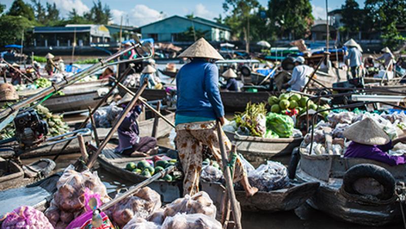 2016-08-jen-werner-em-vietnam-market-large.jpg