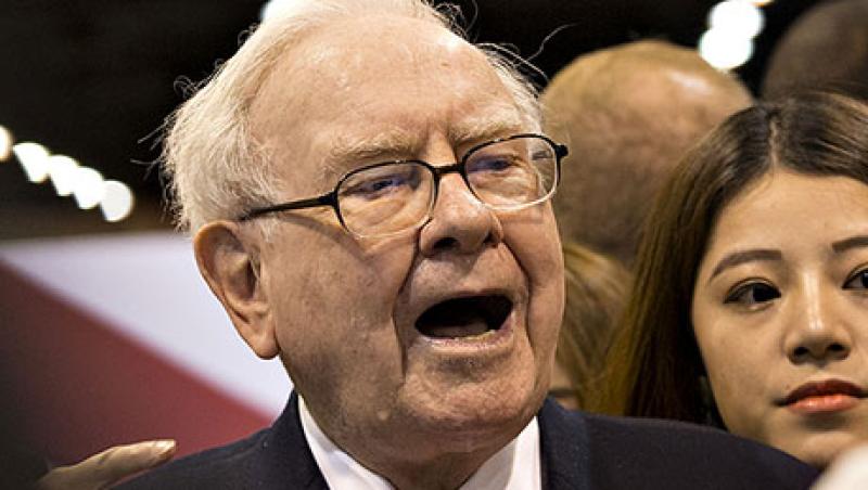 2017-05-alicia-mcelhaney-warren-buffett-large.jpg