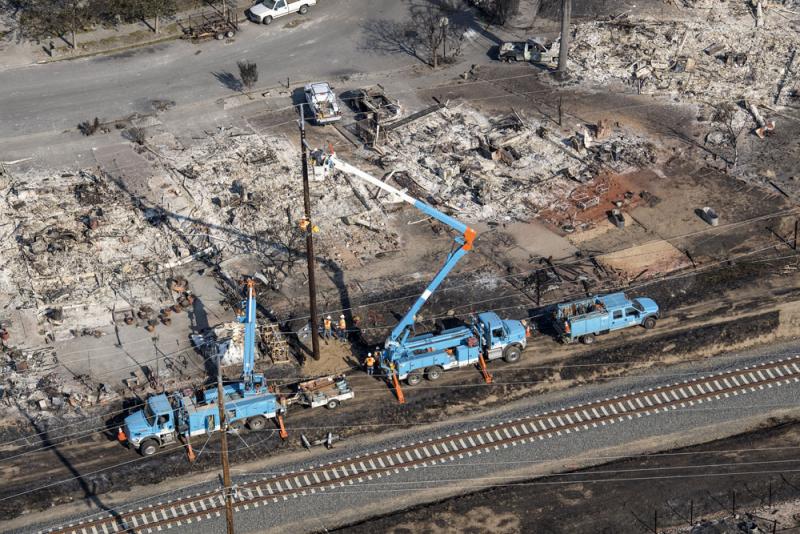 Pacific Gas & Electric Co. employees work to fix downed power lines burned by wildfires in this aerial photograph taken above Santa Rosa, California (David Paul Morris/Bloomberg) Pacific Gas & Electric Co. employees work to fix downed power lines burned by wildfires in this aerial photograph taken above Santa Rosa, California (David Paul Morris/Bloomberg)